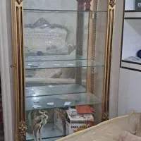 بوفه چوبی با پشتی آینه و قفسه های شیشه ای|بوفه، ویترین، کنسول|اهواز, زیباشهر|دیوار