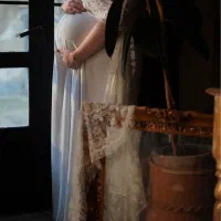 آتلیه عکاسی بارداری با لباس های هنری و لوکس