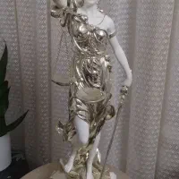 مجسمه. رنگ ثابت.آب طلا
