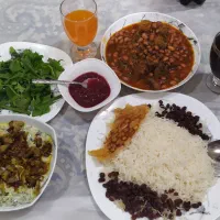 به دو نفر خانم واقا برای غذا خوری نیازمندیم