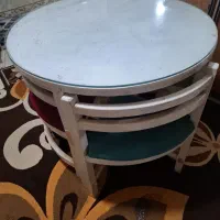 میز ناهار خوری چهار نفره نیاز به تعمیر