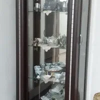 ویترین شیشه ای سالم تمیز