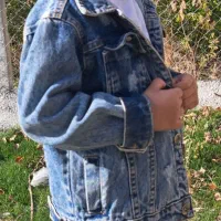 کت لی درب مغازه جا مونده هر کسی دیدش بهم زنگ بزن