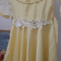 یک لباس زرد زیبا