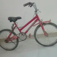 یک کالسکه و دوچرخه بیست فروشی