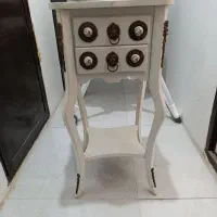 میز دکوری و تلفن