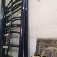 تخت دوطبقه سالم و محکم با پله