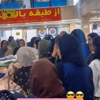 ادمین حضوری خانم (جلو دوربین)و فروشنده اقا