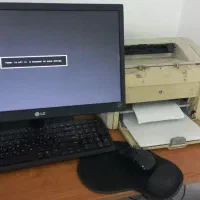 کامپیوتر به همراه پرینتر رومیزی