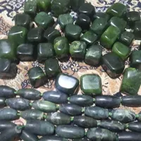 سنگ یشم گردنبند و سنگ چهار گوش یشم