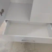 کمد ایستاده .