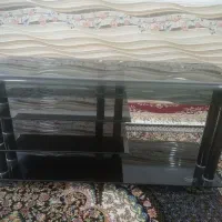 زیر تلویزیون شیشه ای