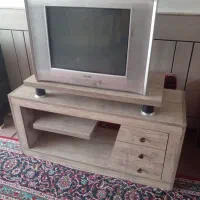 تلویزیون و میز