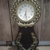 ساعت دیواری سالم میباشد