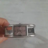 یک عددساعت دوخترونه