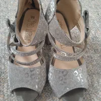 کفش و لباس مجلسی بچگانه|کفش و لباس بچه|تربت‌حیدریه, منظر|دیوار