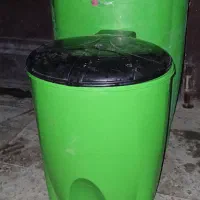 سطل زباله و تابلو