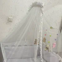 گهواره و تخت کنار مادر