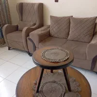 مبل راحتی هفت نفره و میز عسلی