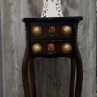 میز تلفن با گل و گلدان