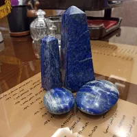 تعدادی سنگ لاجورد