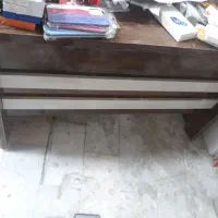 میز کار و کامپیوتر