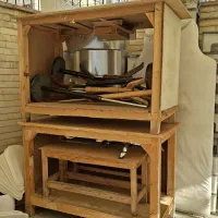 دو عدد میز اتو و دو عدد نیمکت