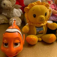 تعداد زیادی عروسک یک جا فروخته می شود