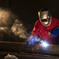 جوشکاری سیار و خرده کاری و نصب قفسه