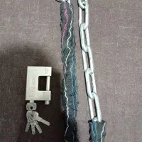 یک عدد قفل وزنجیر فولادی