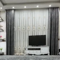 شال کنار پرده طلاکوب