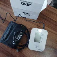 فشارسنج|پزشکی|قم, باغ شازده|دیوار