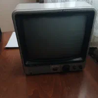 تلویزیون سیاه وسفید قدیمی