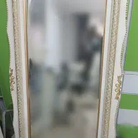 آیینه با قاب چوبی
