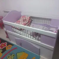 فروش تخت بچگانه دخترانه درحدنو سالم منطقه۲۲ دریاچه|تخت و صندلی بچه|تهران, شهرک شهید باقری|دیوار