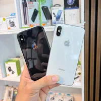 iphone xs سفید و مشکی