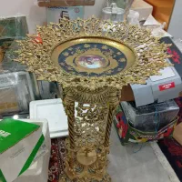 میوه خوری کنار سالنی