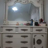 تخت خواب و میز ارایش در حد نو