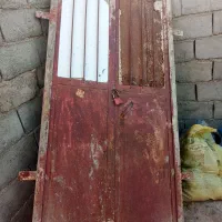 در حیاط دولخت