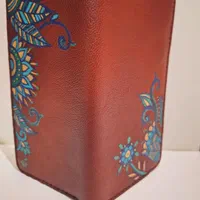 کیف و ملزومات تمام چرم و دست دوز و نقاشی روی چرم.|کیف، کفش، کمربند|شاهین‌شهر, مخابرات (شهید بهشتی)|دیوار