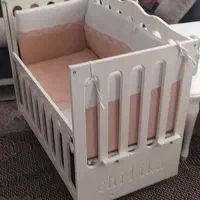 تخت کنار مادر