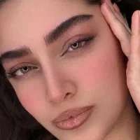 جذب مدل برای ابرو و شیدینگ لب