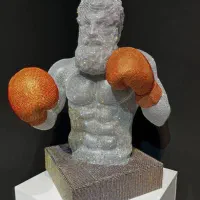 مجسمه های نگین کاری شده