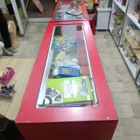 ویترین  شیشه ای و ام دی اف