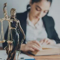 وکیل پایه یک  دادگستری (مشاوره رایگان)