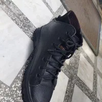 کفش بسیار تمیر و سالم