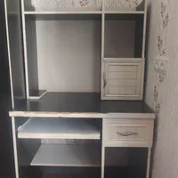 میز تحریر و کامپیوتر