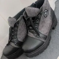 کفش|کیف، کفش، کمربند|سجاس رود, |دیوار