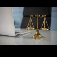 به یک خانم جهت امور حقوقی