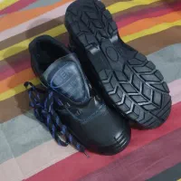 کفش ایمنی و کار